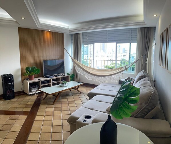 Living area - Spacious 3/4 apartment in Salvador, exclusive carnival close to the Barra/Ondina circuit (Barra Salvador)