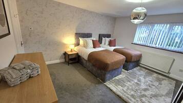 5 habitaciones, escritorio, tabla de planchar con plancha y wifi gratis