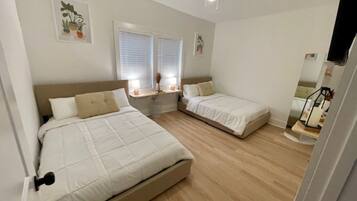 2 室のベッドルーム、アイロン / アイロン台、WiFi、ベッドシーツ