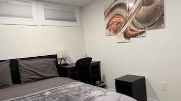 1 bedroom, desk, iron/ironing board, WiFi