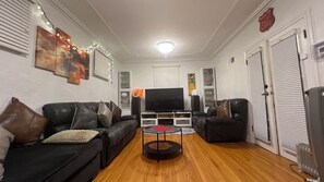 Smart TV, books, stereo