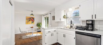 Charming 3-bedroom Midtown house in with WiFi, work space and private parking,