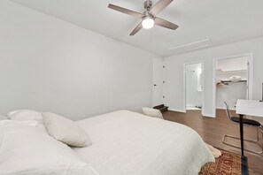 3 chambres, fer et planche à repasser, Wi-Fi, draps fournis