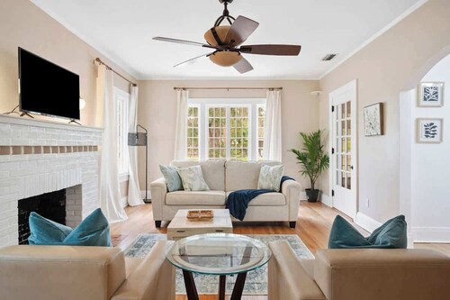 2/1 Historic family & pet friendly home