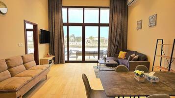 Smart TV, video games