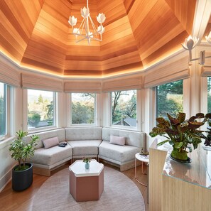 Junior Suite | Premium bedding, in-room safe, individually decorated - Okaeri Calistoga (Calistoga)