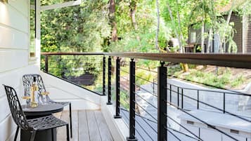 Signature Room | Terrace/patio