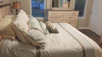 2 bedrooms, iron/ironing board, WiFi, bed sheets