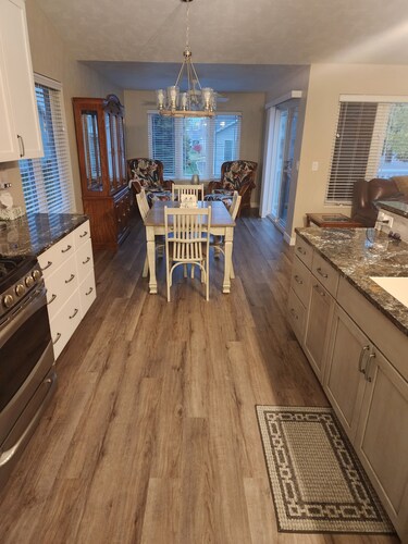 Minutes from EAA grounds and closer to shopping/dining/ transportation/medical