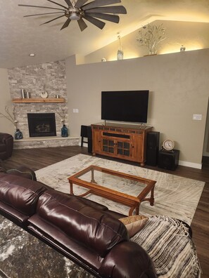 Smart TV, fireplace