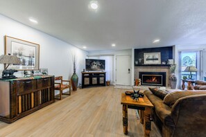 House, Multiple Beds, Patio, City View (Unit 204) - North Street Escape (Ruidoso)