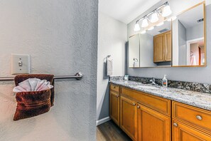 Bathroom - North Street Escape (Ruidoso)