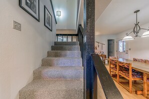 Ferienhaus, Mehrere Betten, Terrasse, Stadtblick (Unit 204) | Speisen