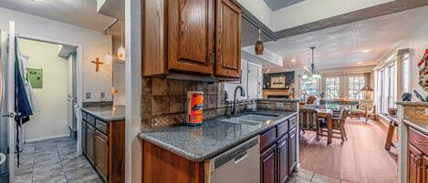 Hus - flera sängar - uteplats - utsikt mot staden (Unit 204)