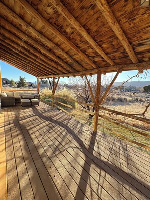 Terrace/patio - Spacious 5-bedroom house in awesome St. George with AC, WiFi (St. George)