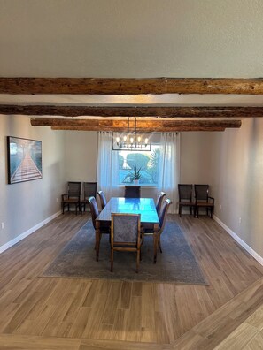 Dining - Spacious 5-bedroom house in awesome St. George with AC, WiFi (St. George)