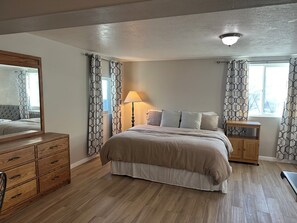 5 bedrooms, travel cot, WiFi, bed sheets - Spacious 5-bedroom house in awesome St. George with AC, WiFi (St. George)