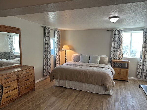 5 chambres, lit de bébé portatif, Wi-Fi, literie fournie