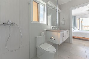 Dusche, Handtücher, Seife, Toilettenpapier