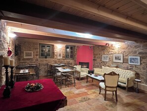 Reception - Pietra Rossa (Chios)