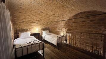 Kamar Keluarga, pemandangan halaman | 1 kamar tidur, tirai kedap cahaya, kedap suara, dan Wi-Fi gratis