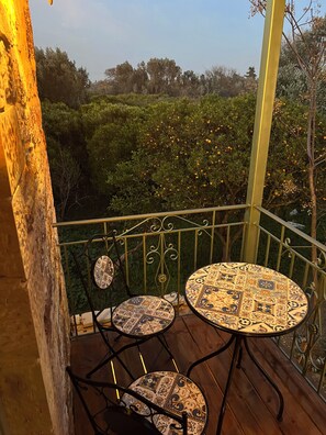 Deluxe Triple Room | Terrace/patio - Pietra Rossa (Chios)