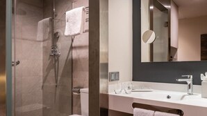 Honeymoon Room | Bathroom | Hair dryer (on request), towels, soap - EL RINCON DE ELOY (La Oliva)