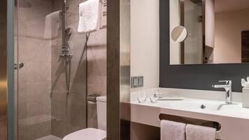 Habitación de luna de miel | Baño | Secador de pelo, toallas y jabón