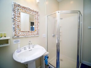 Shower, hair dryer - Three Little Birds! Porch + walk to the beach! (Folly Beach)