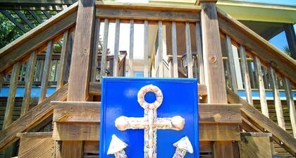 Three Little Birds! Porch + walk to the beach!