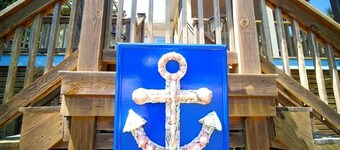 Three Little Birds! Porch + walk to the beach!