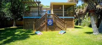 Three Little Birds! Porch + walk to the beach!