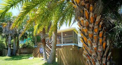 Three Little Birds! Porch + walk to the beach!