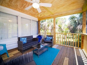 Property grounds - Three Little Birds! Porch + walk to the beach! (Folly Beach)