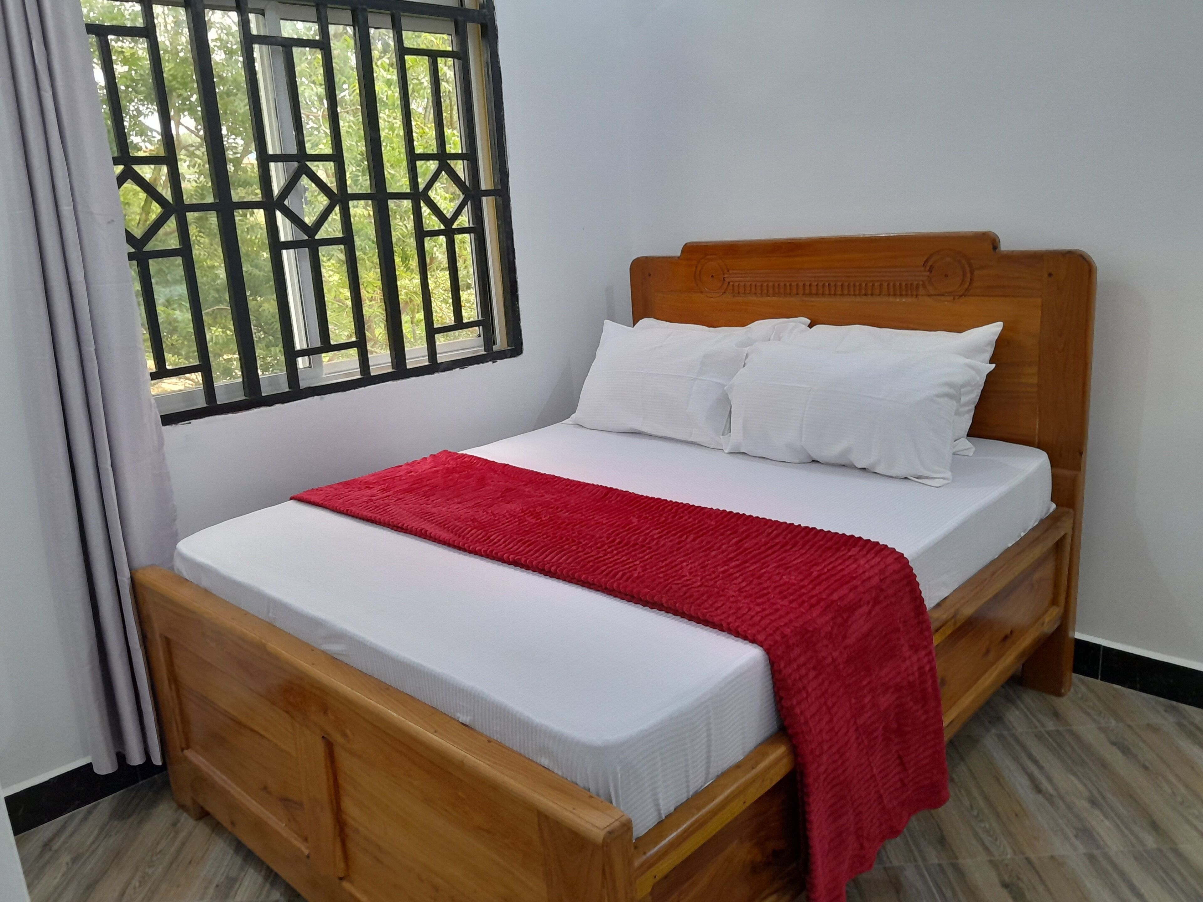 Dobbeltrom – standard | Skrivebord, skrivebord for bærbar PC og wi-fi (inkludert)