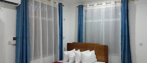 Executive Room | Desk, laptop workspace, free WiFi