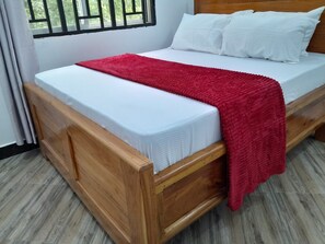 Habitación doble estándar | Escritorio, espacio para trabajar con laptop y wifi gratis 