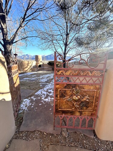 Great mountain views in cozy casita in north Taos. Note: 30 day rental minimum