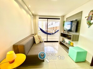 Basic Apartment | Living area - Gold Flat Cabo Branco by 123Quarto Hospedagem (João Pessoa)