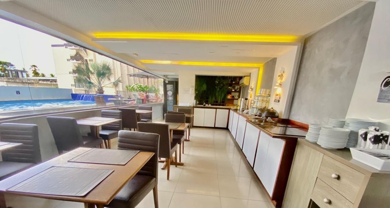 Family Studio | Dining