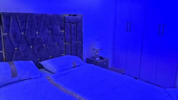 2 makuuhuonetta, silitysrauta/-lauta, Wi-Fi, vuodevaatteet