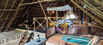 Traditional Charming 4-bedroom house in Zanzibar with WiFi and garden 