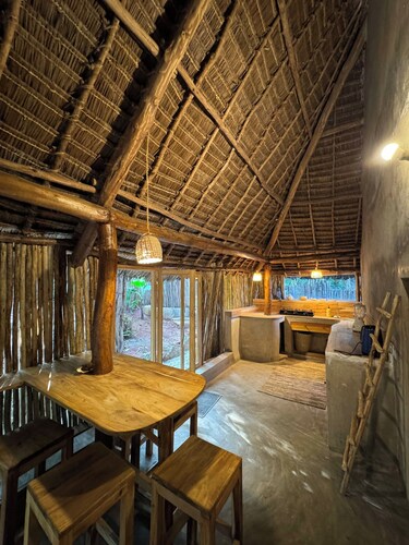 Traditional Charming 4-bedroom house in Zanzibar with WiFi and garden 