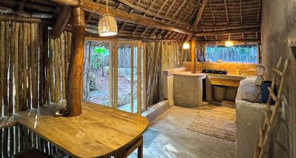 Traditional Charming 4-bedroom house in Zanzibar with WiFi and garden