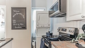 Private kitchen - Pet-Friendly Apt  Fenced yard  Private Parking (Allentown)
