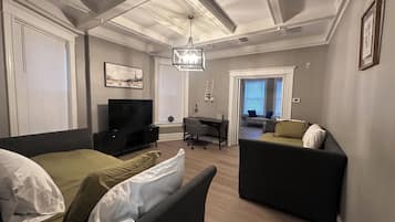 2 habitaciones, tabla de planchar con plancha, wifi y ropa de cama