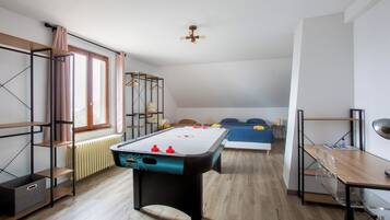 3 bedrooms, desk, iron/ironing board, travel crib