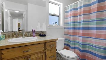 毛巾、肥皂、卫生纸