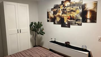 1 habitación, tabla de planchar con plancha, wifi y ropa de cama