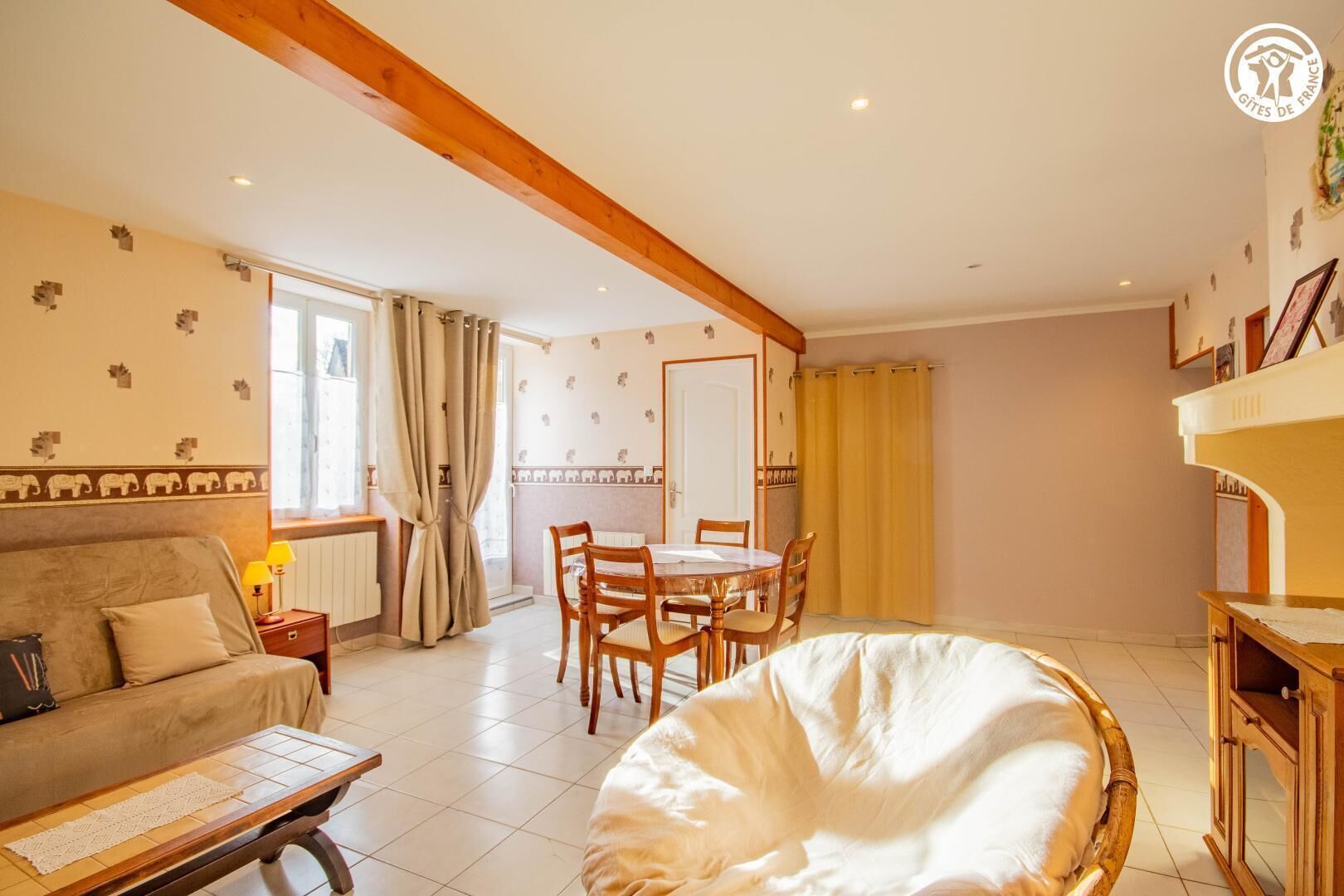 Télévision, cheminée